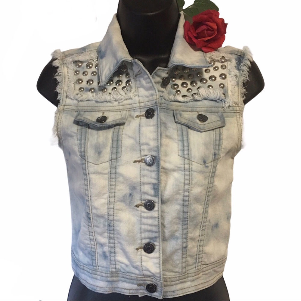 VEST DISTRESSED ACID LIGHT WASH FRINGE METAL STUDS SZ SM